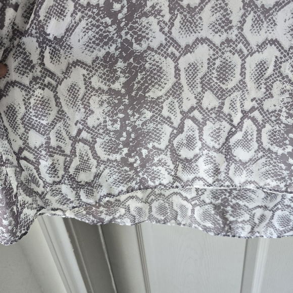 Cato Snake Print Blouse Women 22/24W Plus Gray Slit Open Long Sleeve Flowy Lined - Picture 7 of 14